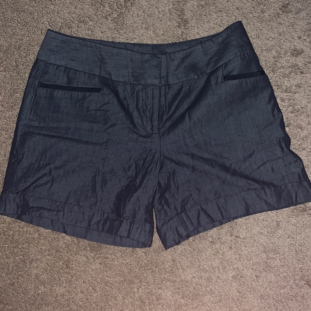 Limited linen shorts